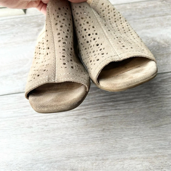 WHITE MOUNTAIN Lorna Suede Open Toe Bootie Sandal - Picture 4 of 15